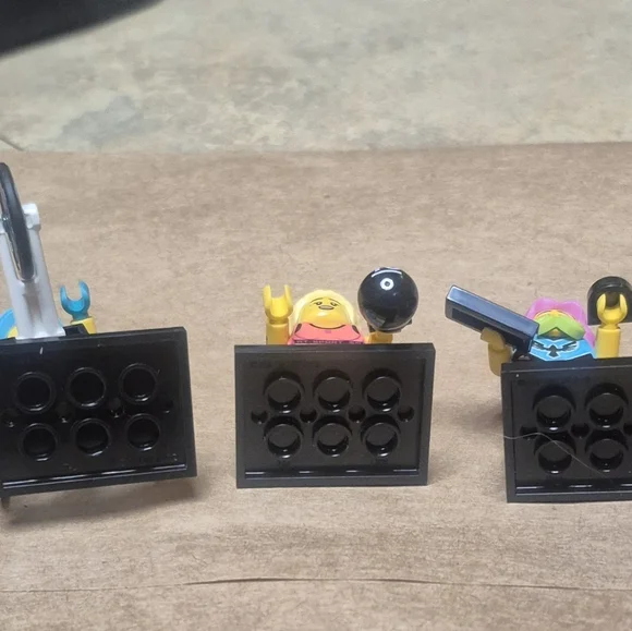 LEGO Minifigures Series 22 Lot of 3 Gamer Girl Fitness Trainer Wheelchair Racer - Picture 6 of 6